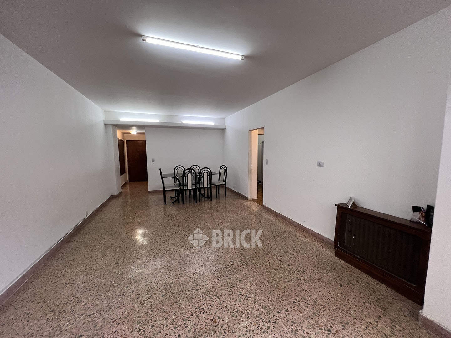 RIVADAVIA, AV. al 2200 Piso 1 8