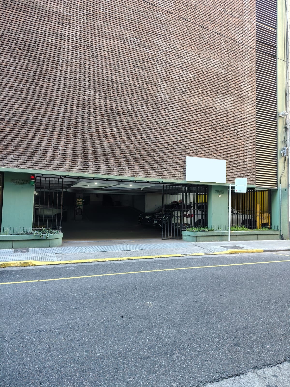 RIVADAVIA al 900 Piso 4 Nº 221 1