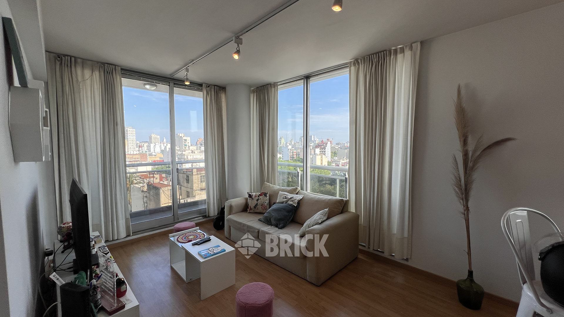 PIEDRAS al 1100 Piso 9 1