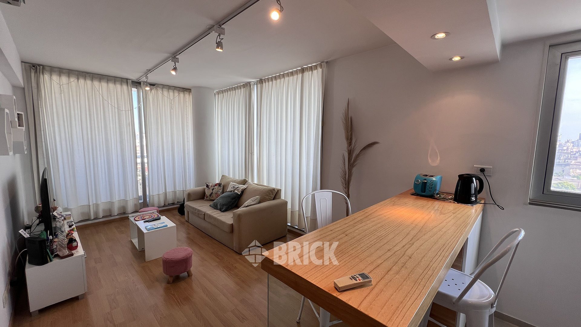 PIEDRAS al 1100 Piso 9 3