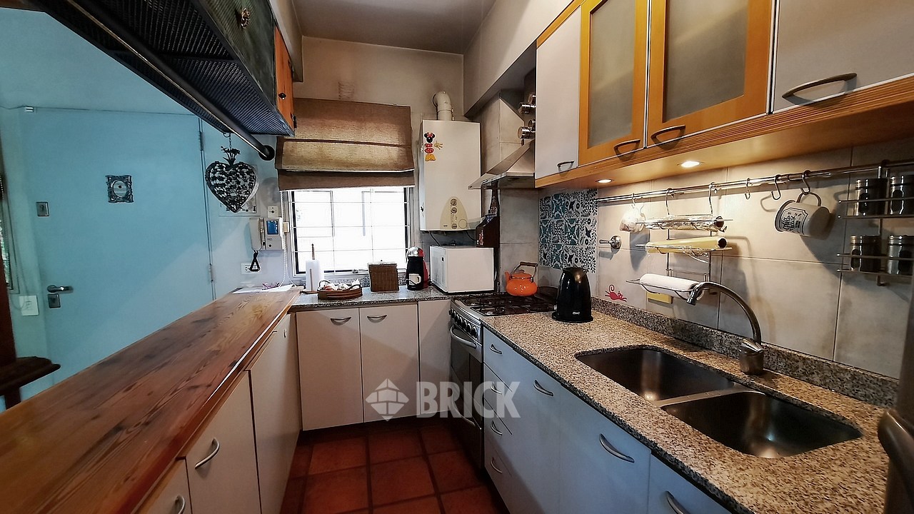 LAVALLEJA al 1000 Piso PB 10