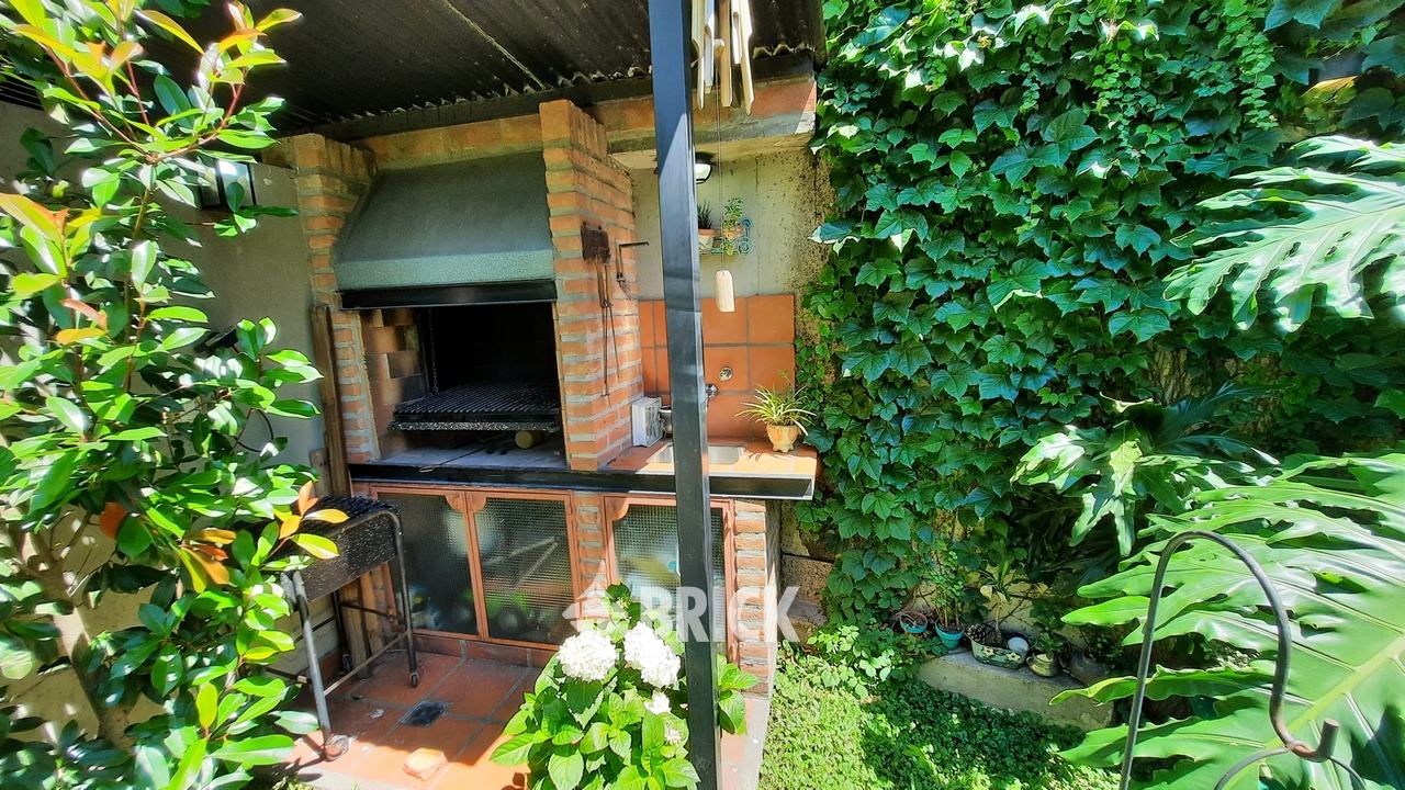 LAVALLEJA al 1000 Piso PB 17