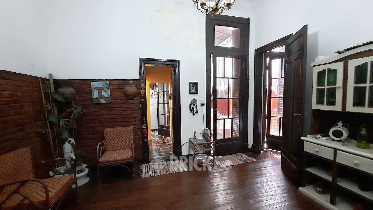 YRIGOYEN, HIPOLITO, AV. al 3500 Piso 1 1