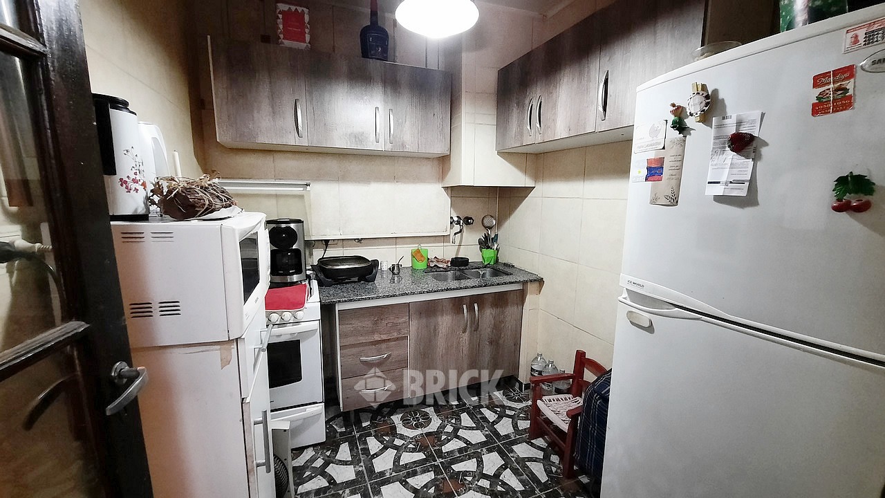 YRIGOYEN, HIPOLITO, AV. al 3500 Piso 1 14