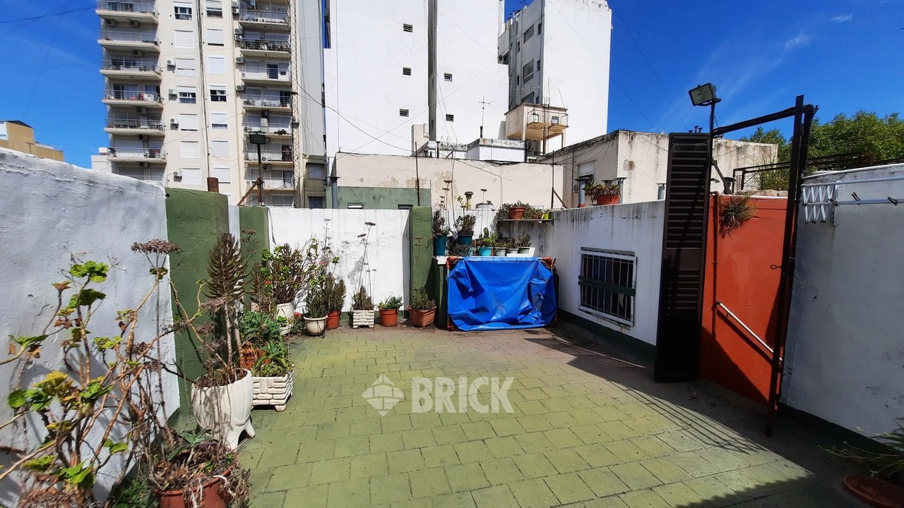 YRIGOYEN, HIPOLITO, AV. al 3500 Piso 1 22