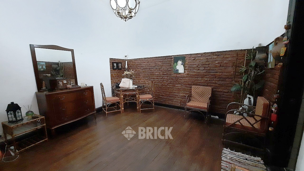 YRIGOYEN, HIPOLITO, AV. al 3500 Piso 1 4