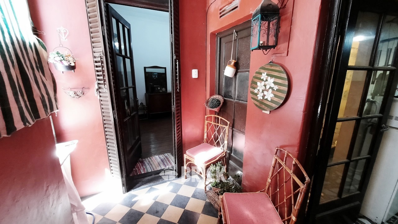 YRIGOYEN, HIPOLITO, AV. al 3500 Piso 1 8