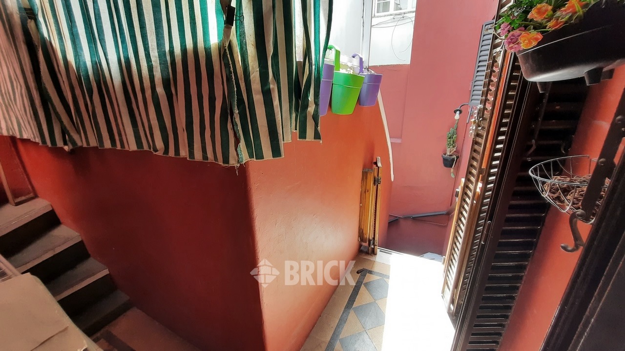 YRIGOYEN, HIPOLITO, AV. al 3500 Piso 1 9