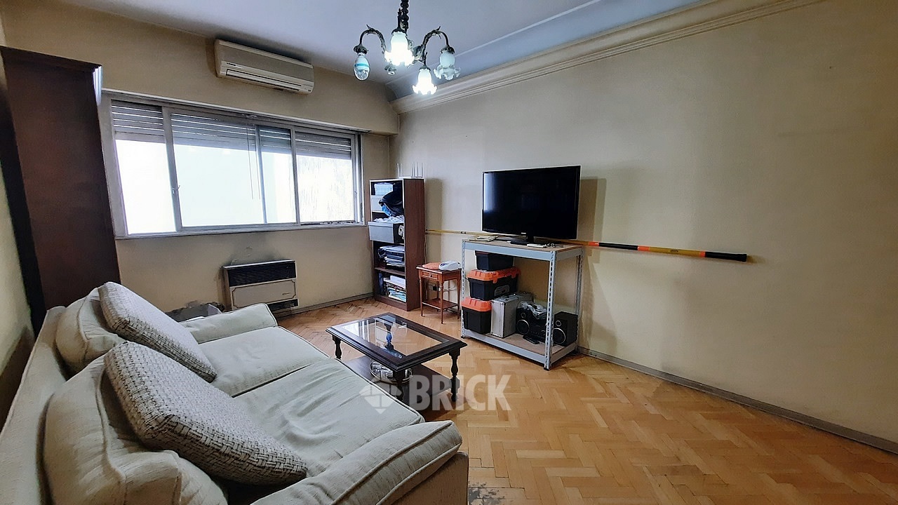 ALVEAR, MARCELO T. DE al 2400 Piso 7 3