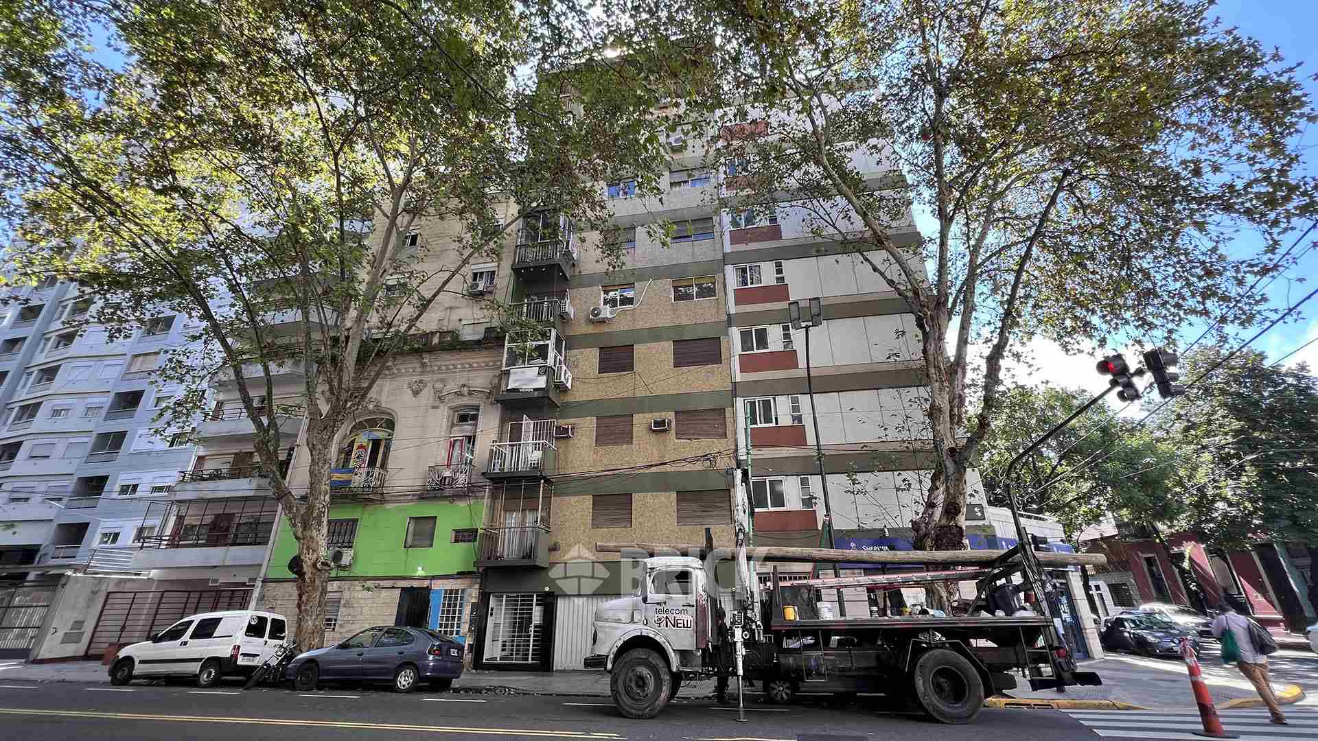 YRIGOYEN, HIPOLITO, AV. al 3600 Piso 9 21