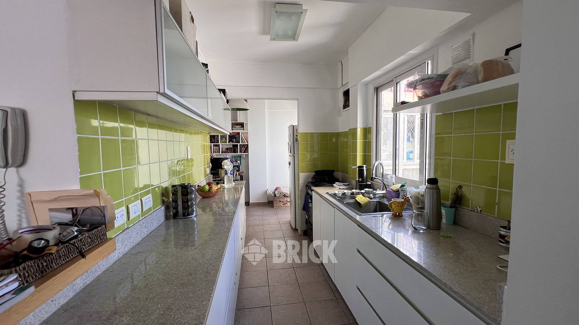 YRIGOYEN, HIPOLITO, AV. al 3600 Piso 9 8