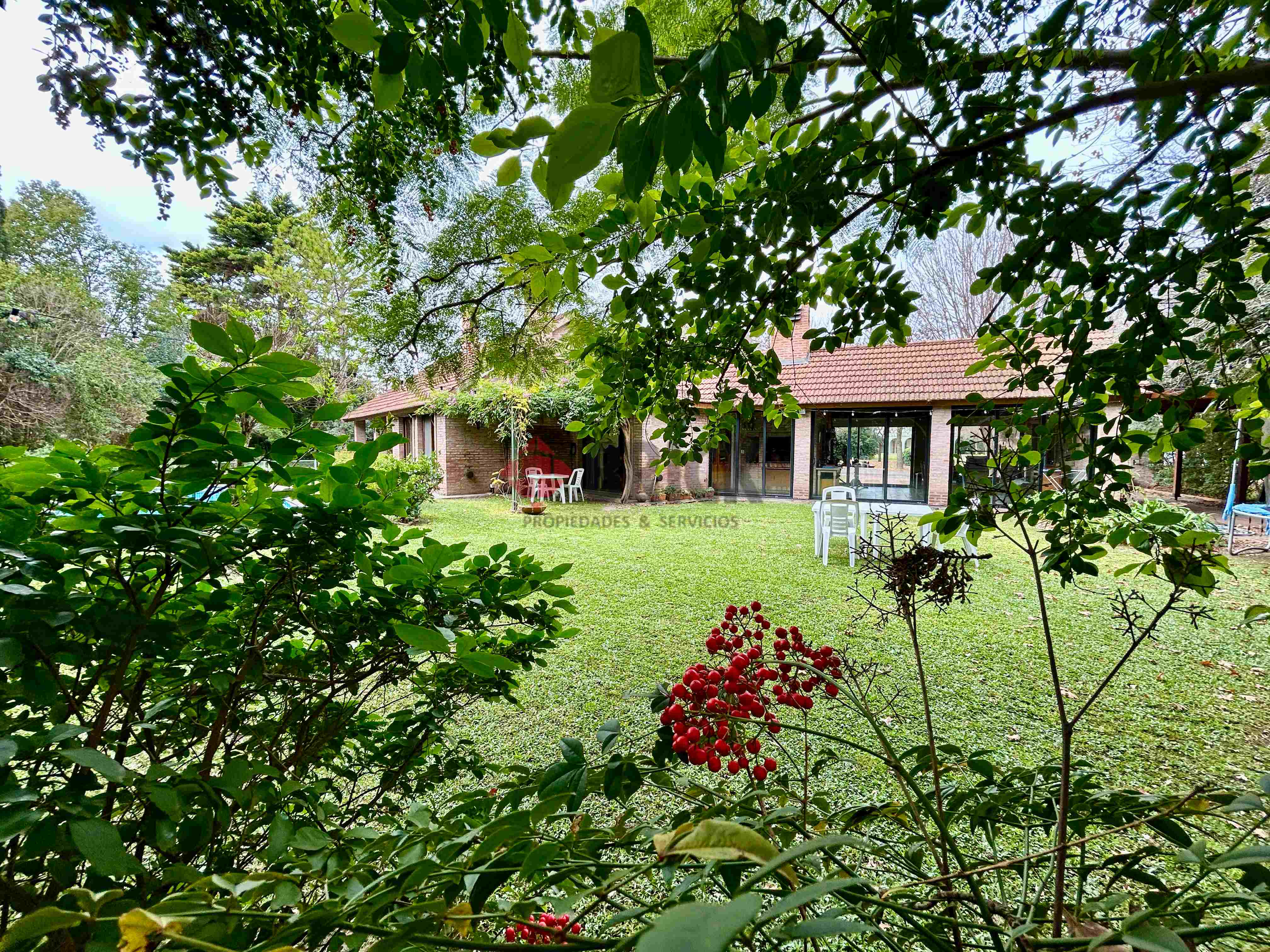 GOLFERS COUNTRY CLUB 24