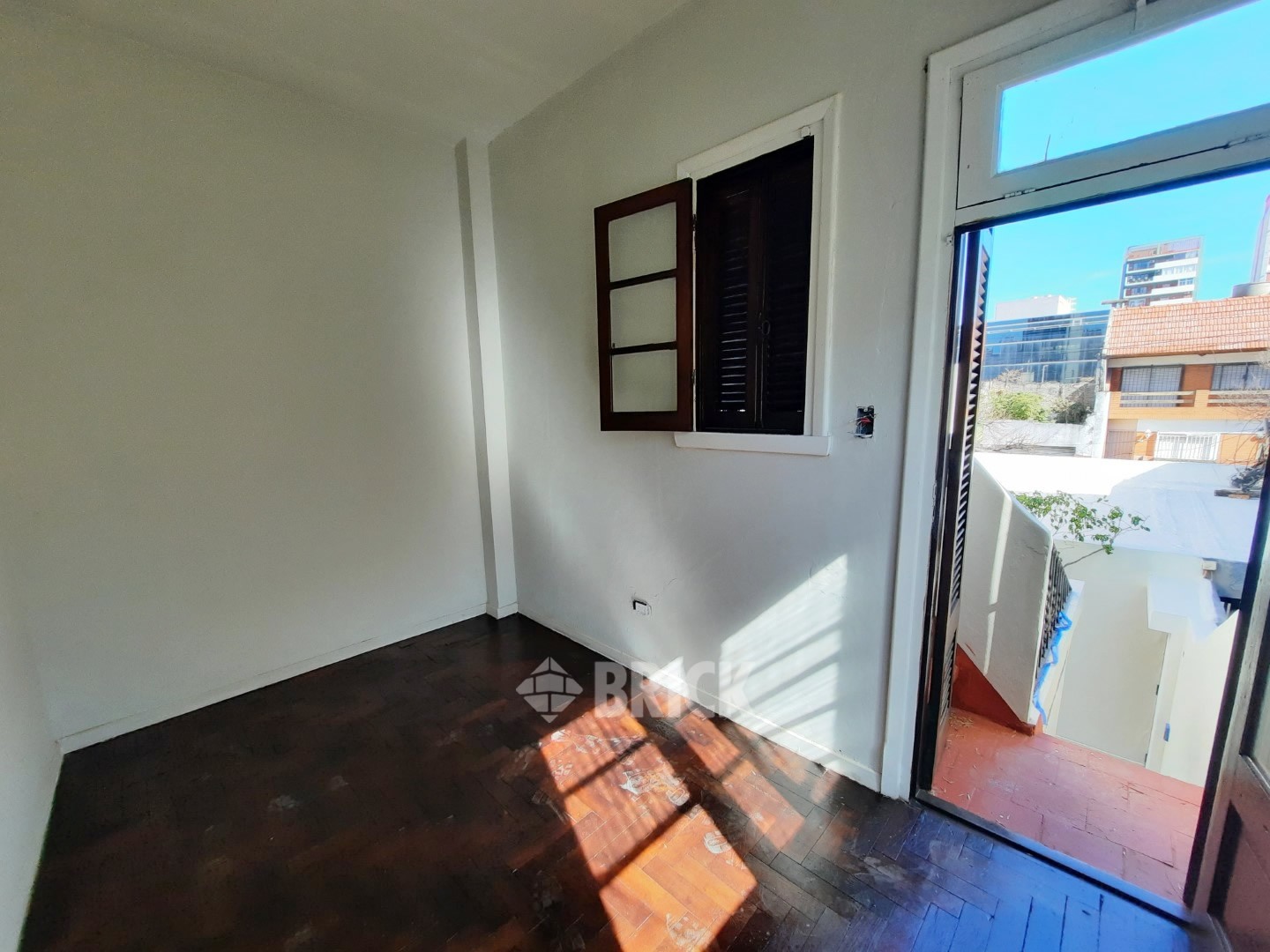 ARRIOLA al 0 Piso PB 22