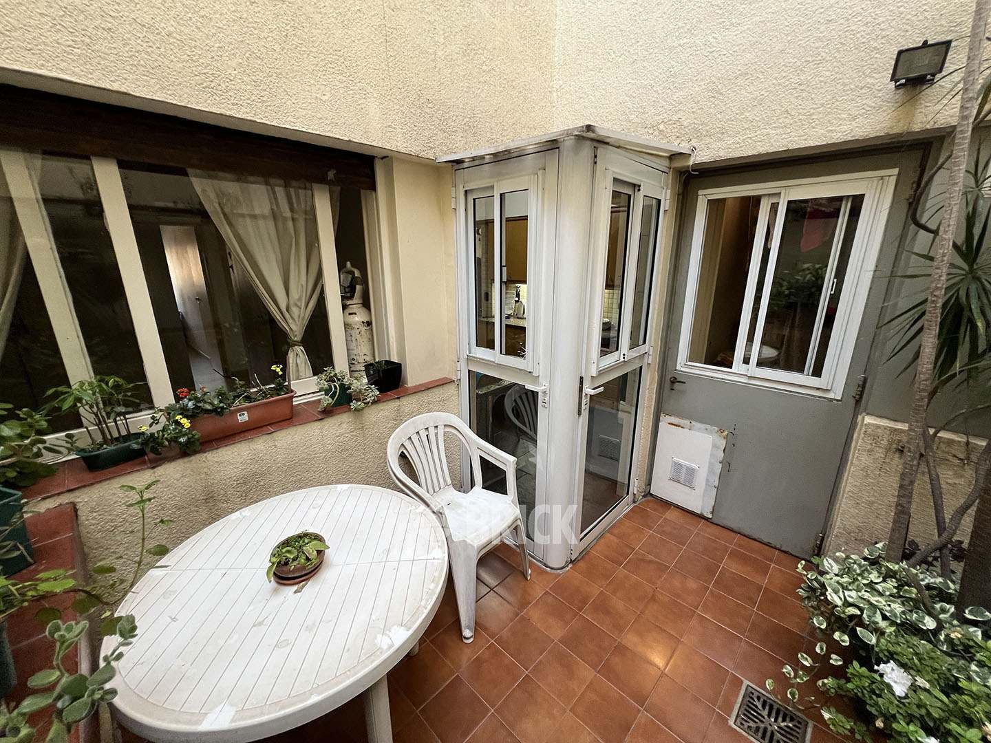 VALLESE, FELIPE al 1700 Piso 1 21