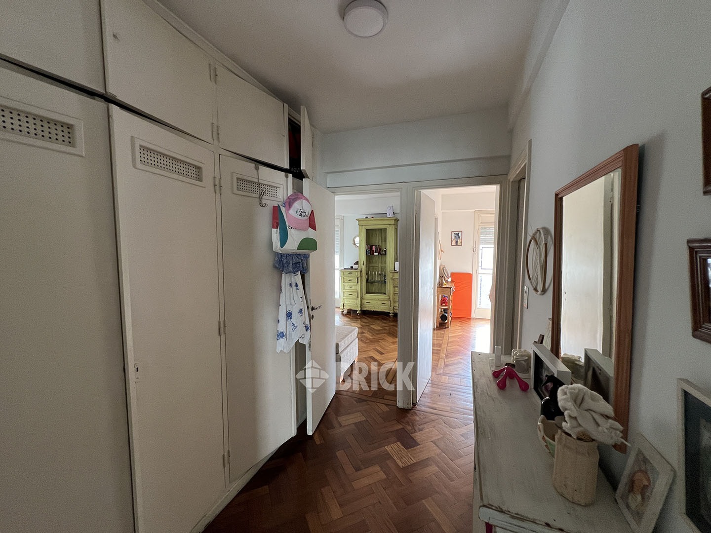 ECUADOR al 1100 Piso 5 14