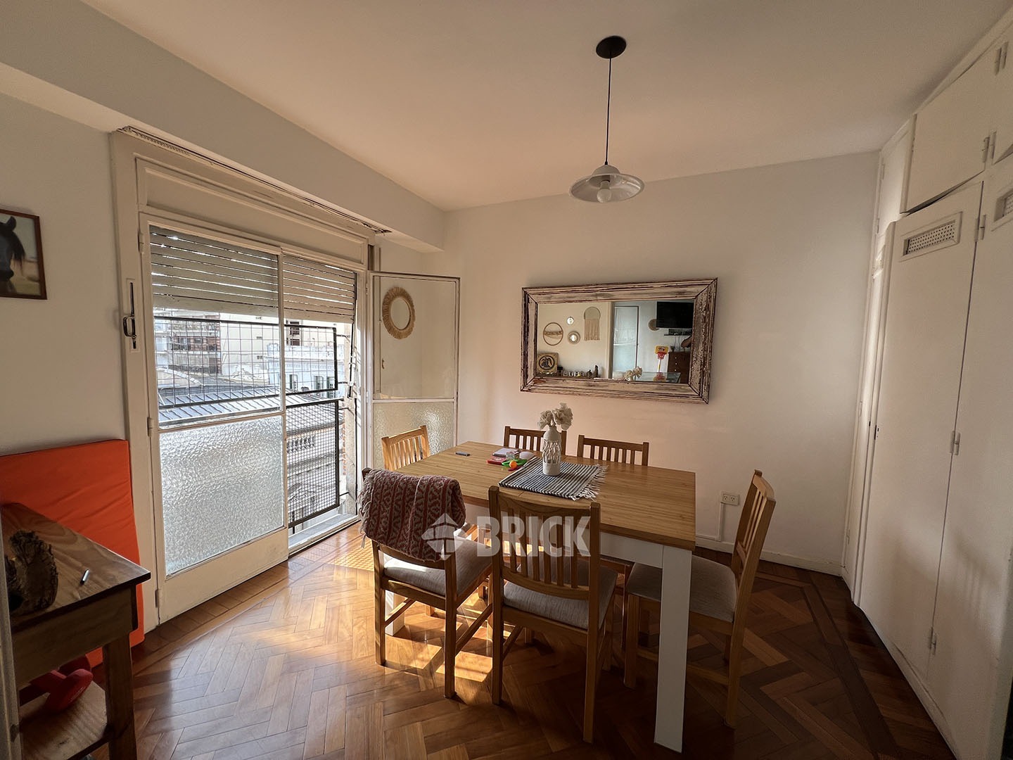 ECUADOR al 1100 Piso 5 7