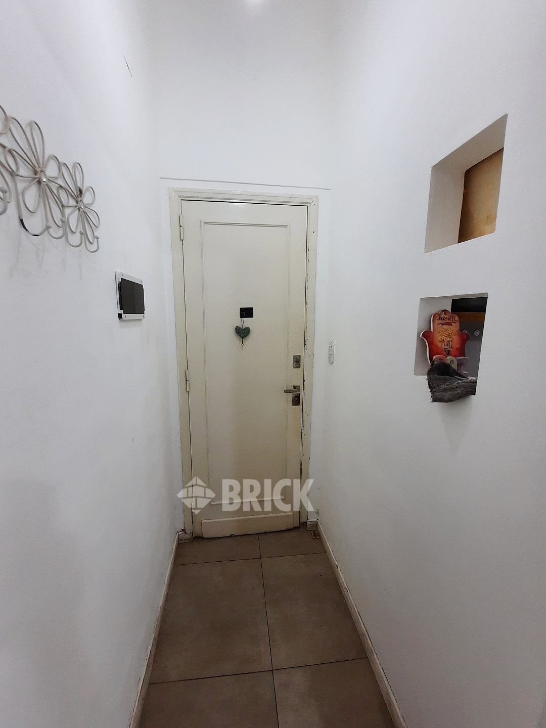 CIUDAD DE LA PAZ al 1900 Piso PB 21