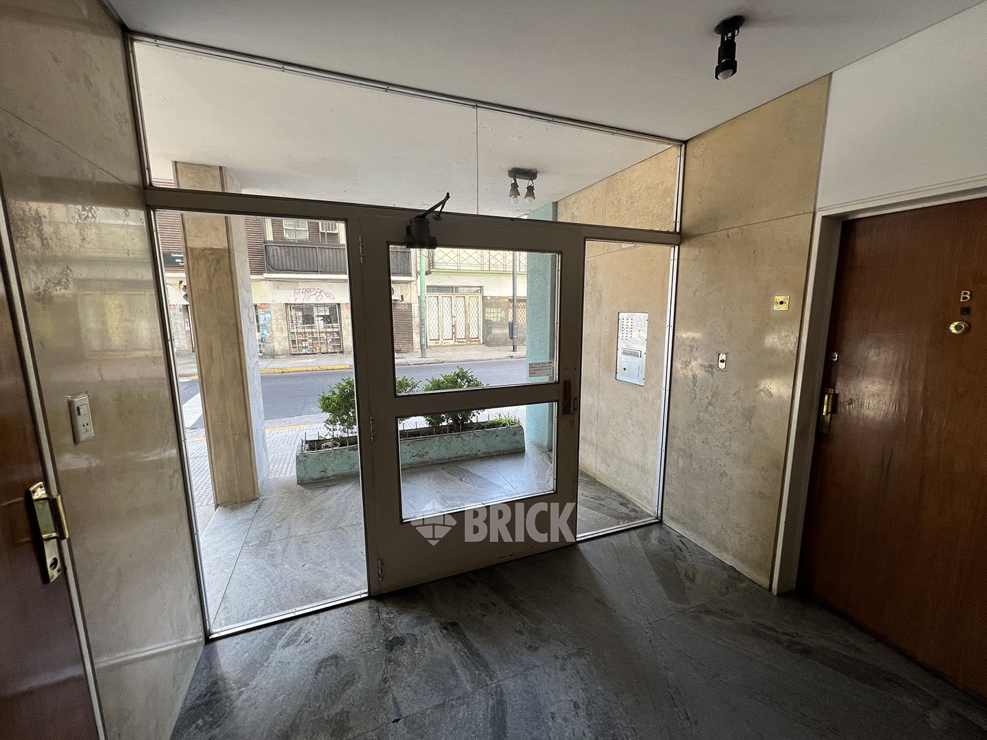 COLOMBRES al 400 Piso 6 8