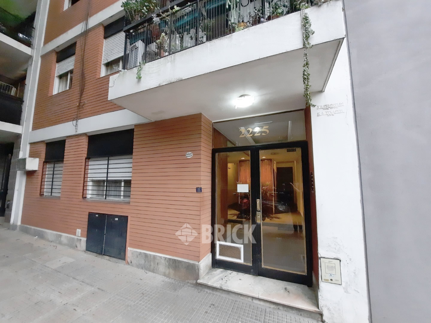 DONADO al 2200 Piso PB 20