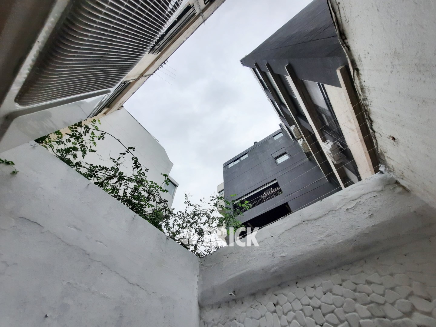 DONADO al 2200 Piso PB 9