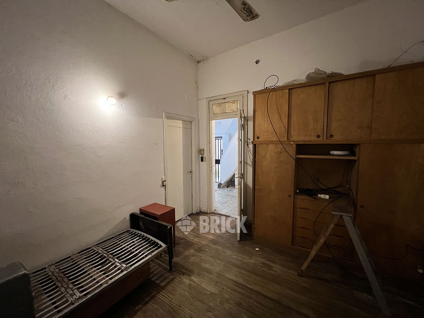 TRELLES, MANUEL al 2400 Piso PB 13