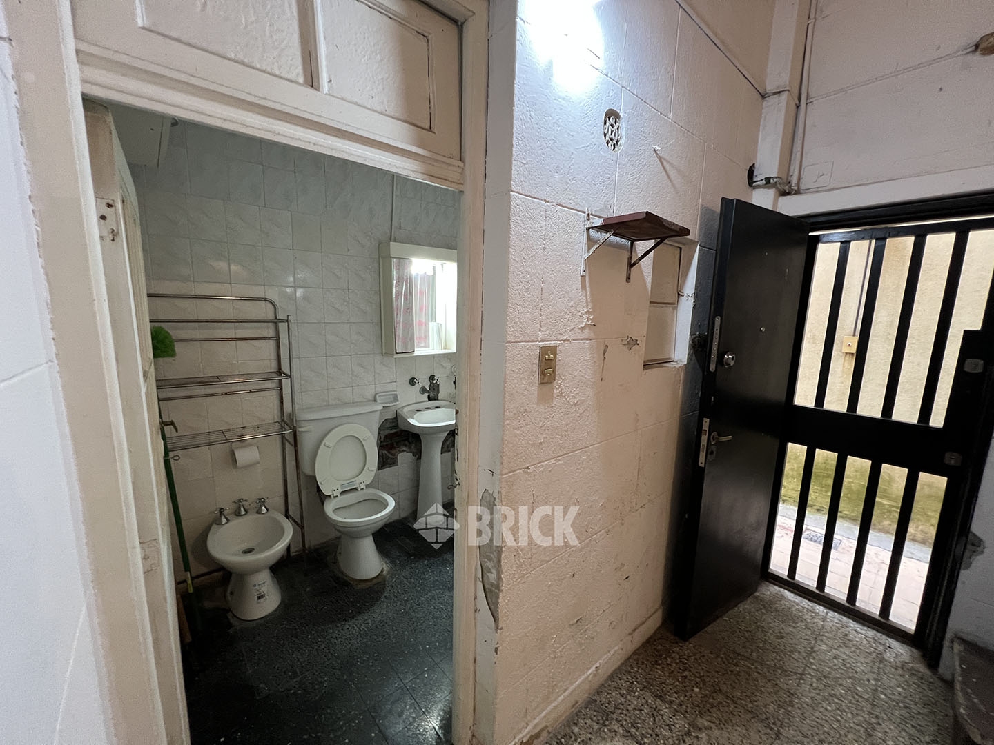 TRELLES, MANUEL al 2400 Piso PB 16