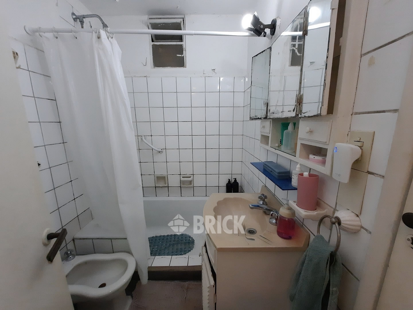 SALGUERO, JERONIMO al 2500 Piso 7 18