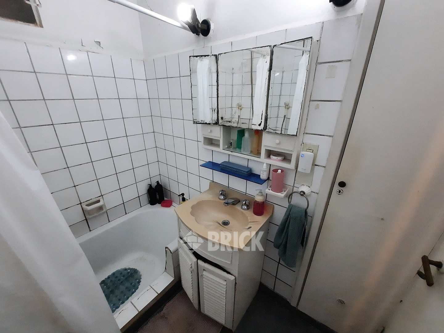 SALGUERO, JERONIMO al 2500 Piso 7 19