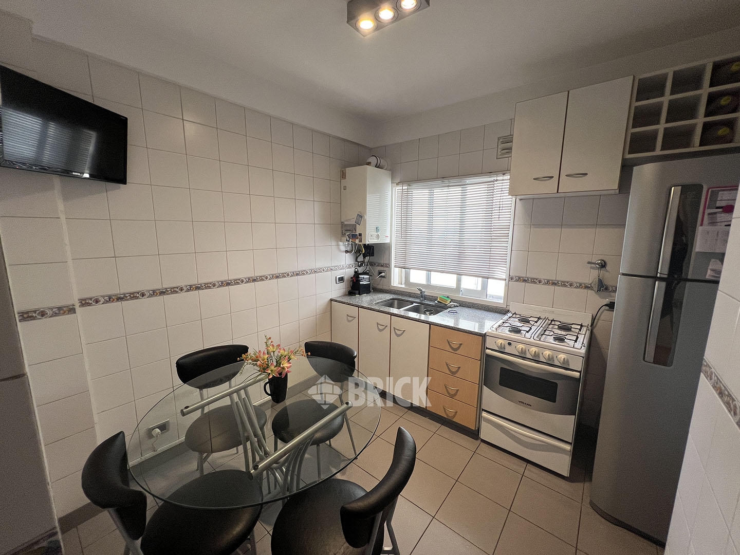 ALVAREZ, DONATO, T. GRAL. al 400 Piso 7 16