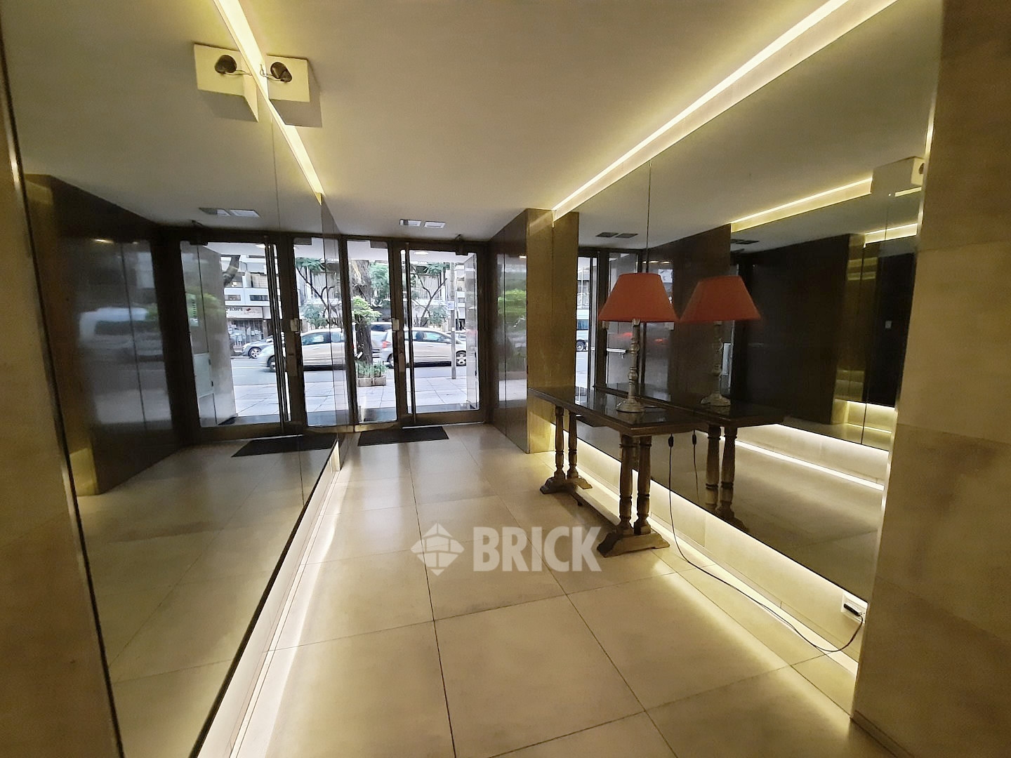 CORONEL DIAZ, AV. al 1500 Piso 5 27