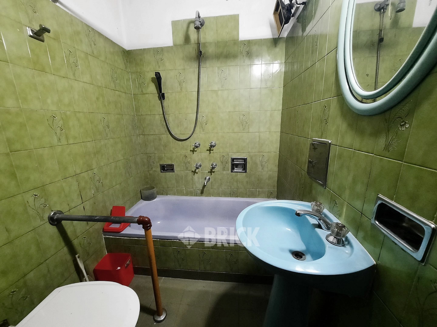 LAMADRID, AV. al 1600 17