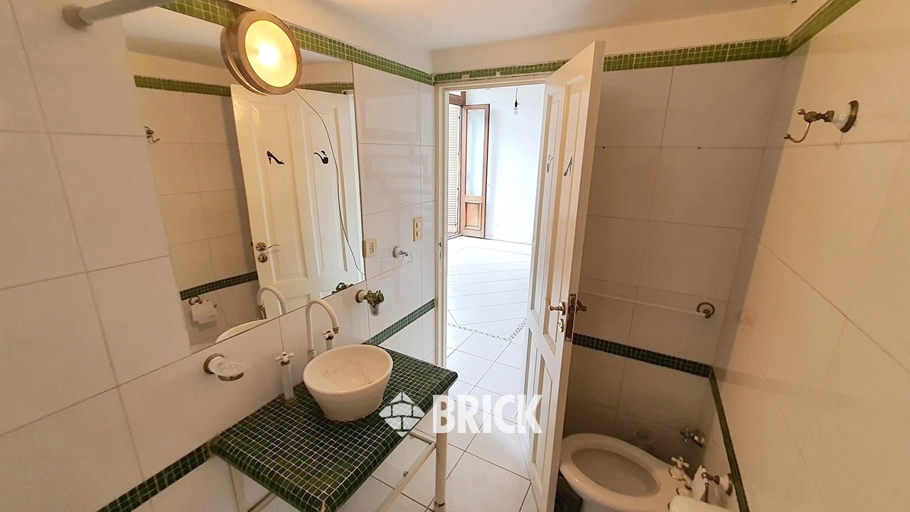 BORGES, JORGE LUIS al 2000 Piso 1 21