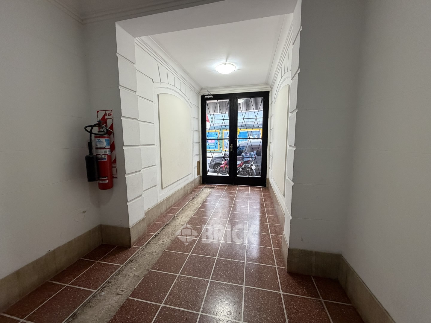 JAURES, JEAN al 800 Piso PB 13