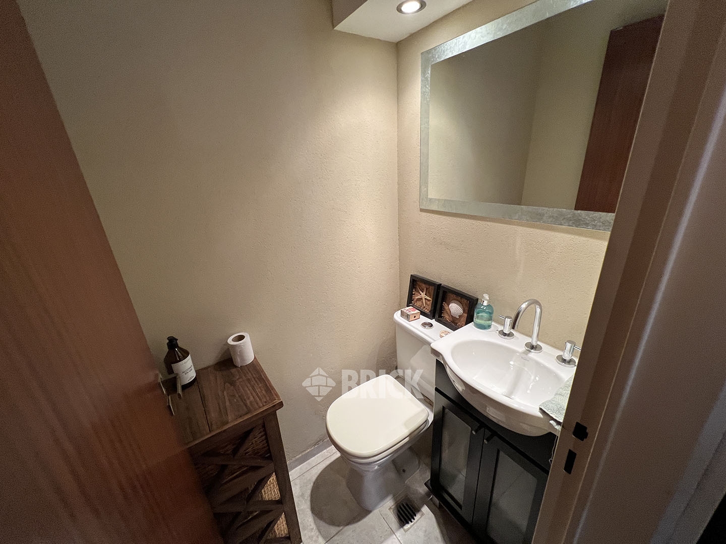 CUBA al 2200 Piso 7 10