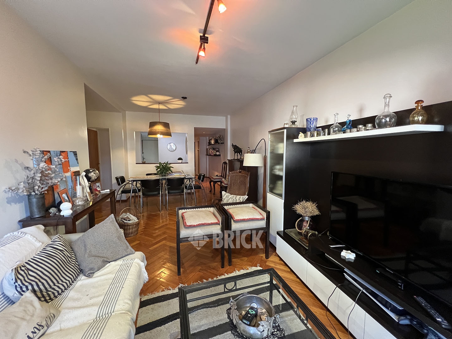 CUBA al 2200 Piso 7 4