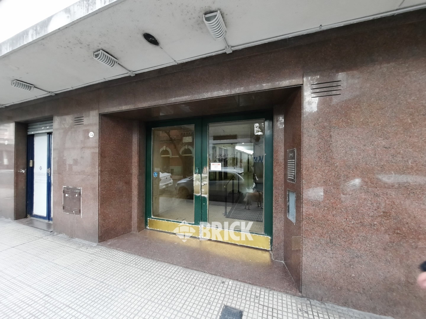 YRIGOYEN, HIPOLITO al 2900 Piso 9 27