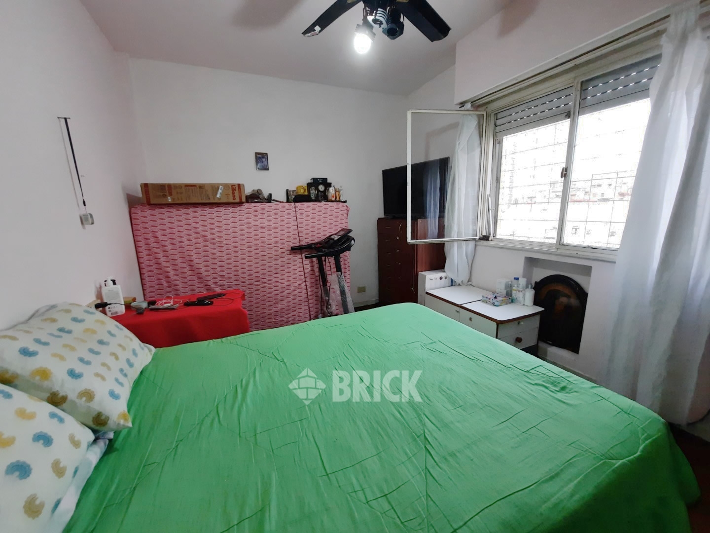 YRIGOYEN, HIPOLITO al 2900 Piso 9 8