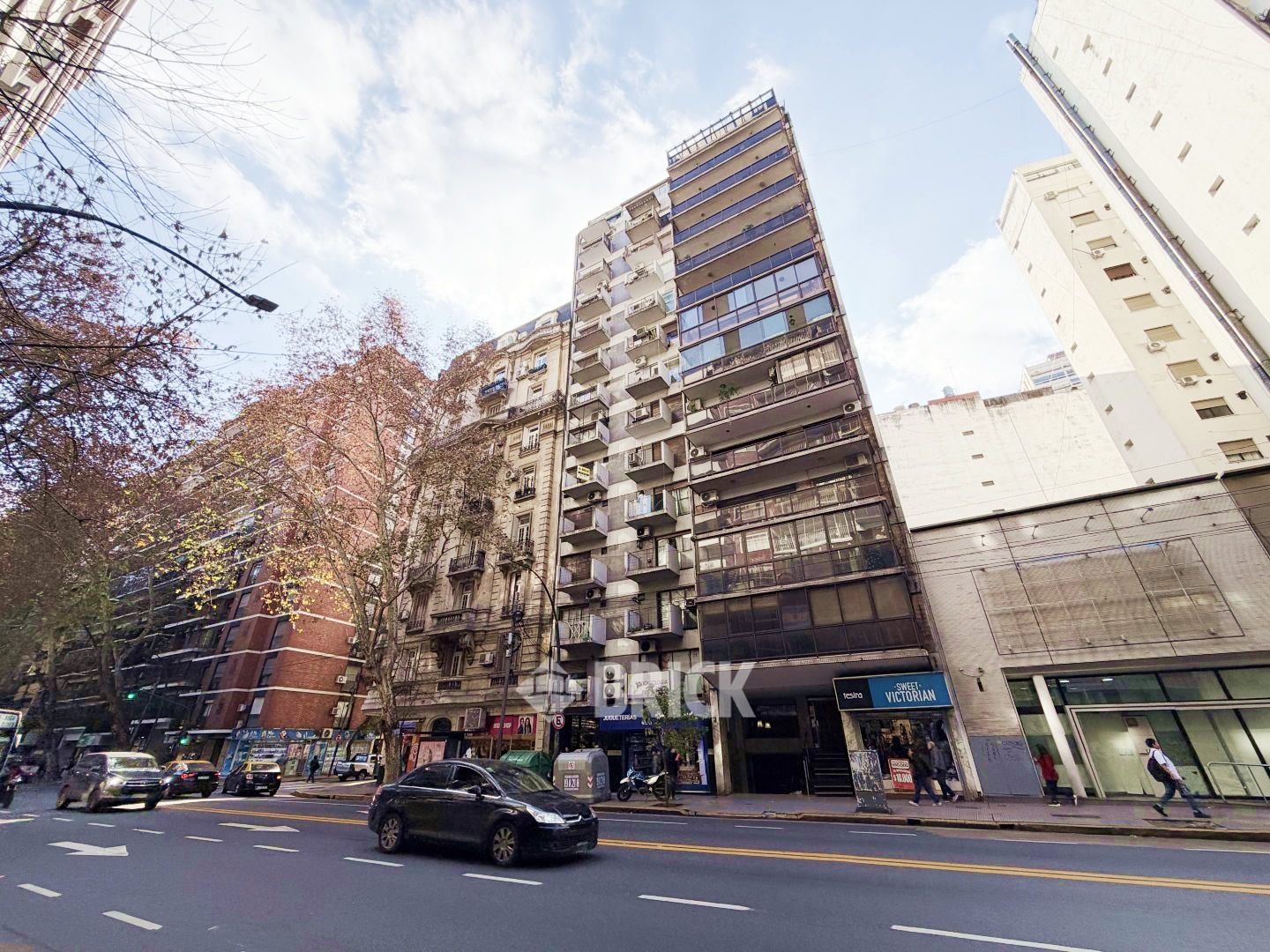 SANTA FE, AV. al 3300 Piso 5 27