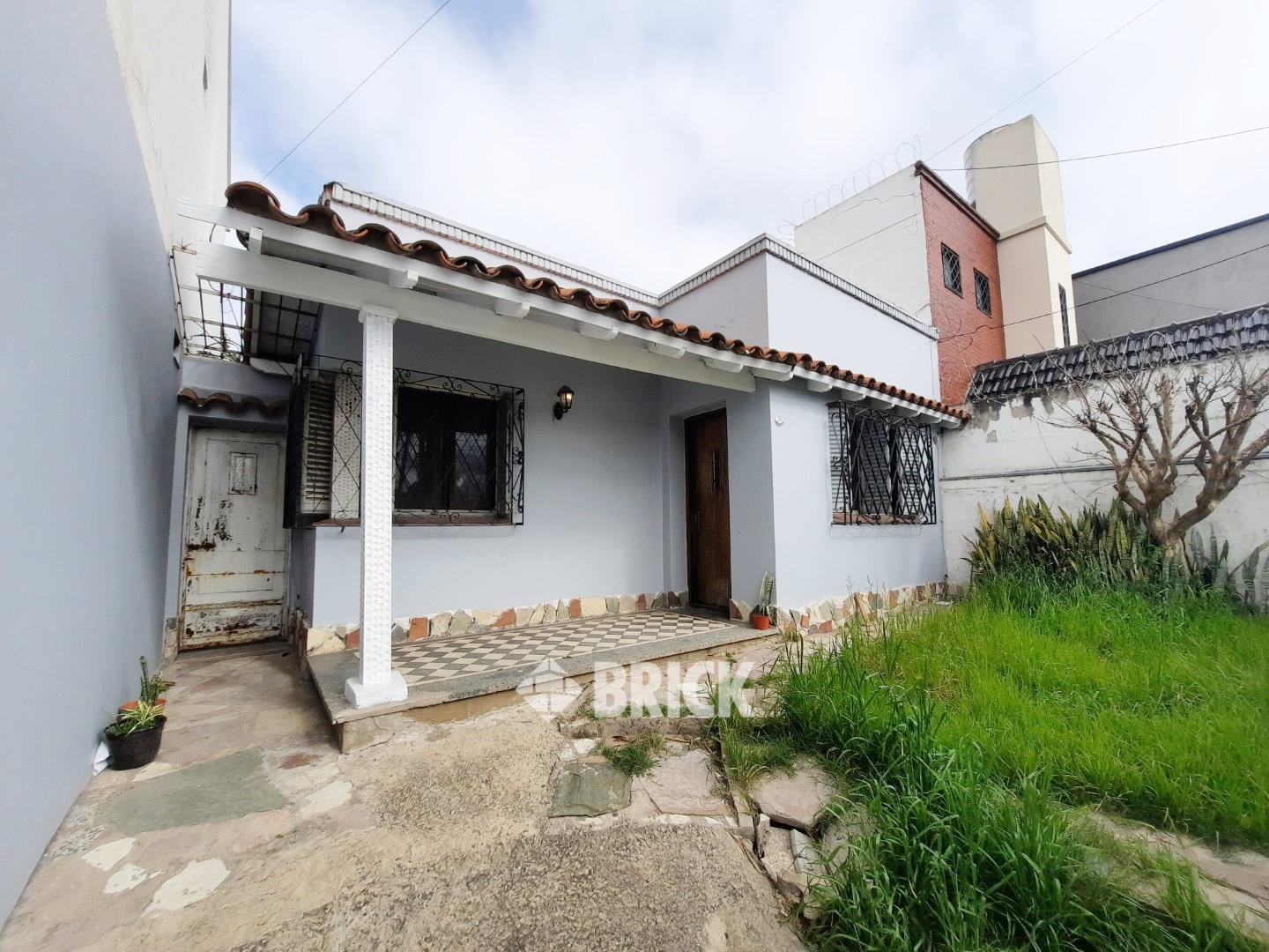 ZAPIOLA, AV. al 800 1
