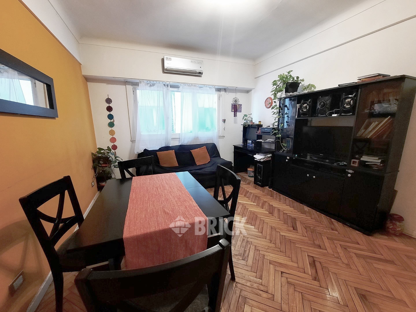 RIVADAVIA, AV. al 2000 Piso 8 1