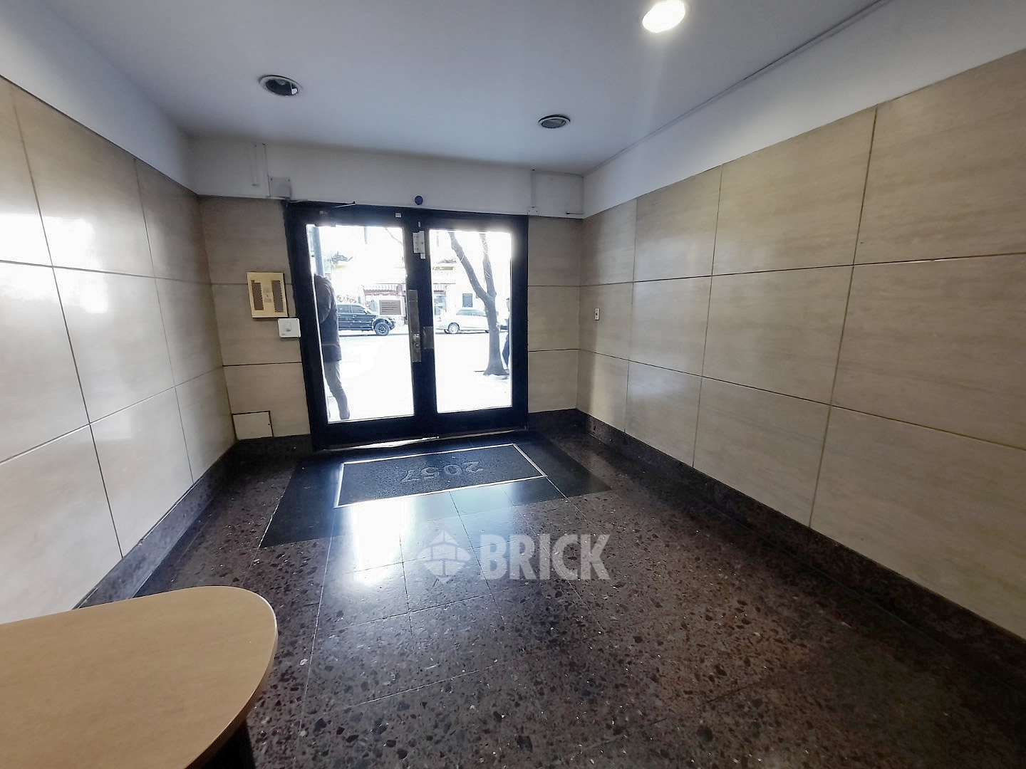 RIVADAVIA, AV. al 2000 Piso 8 23