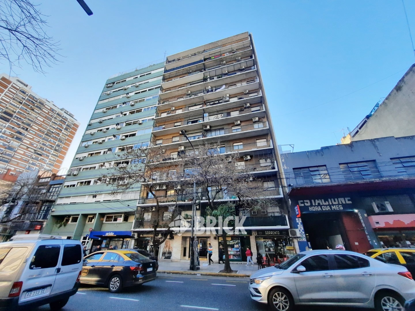 RIVADAVIA, AV. al 2000 Piso 8 26