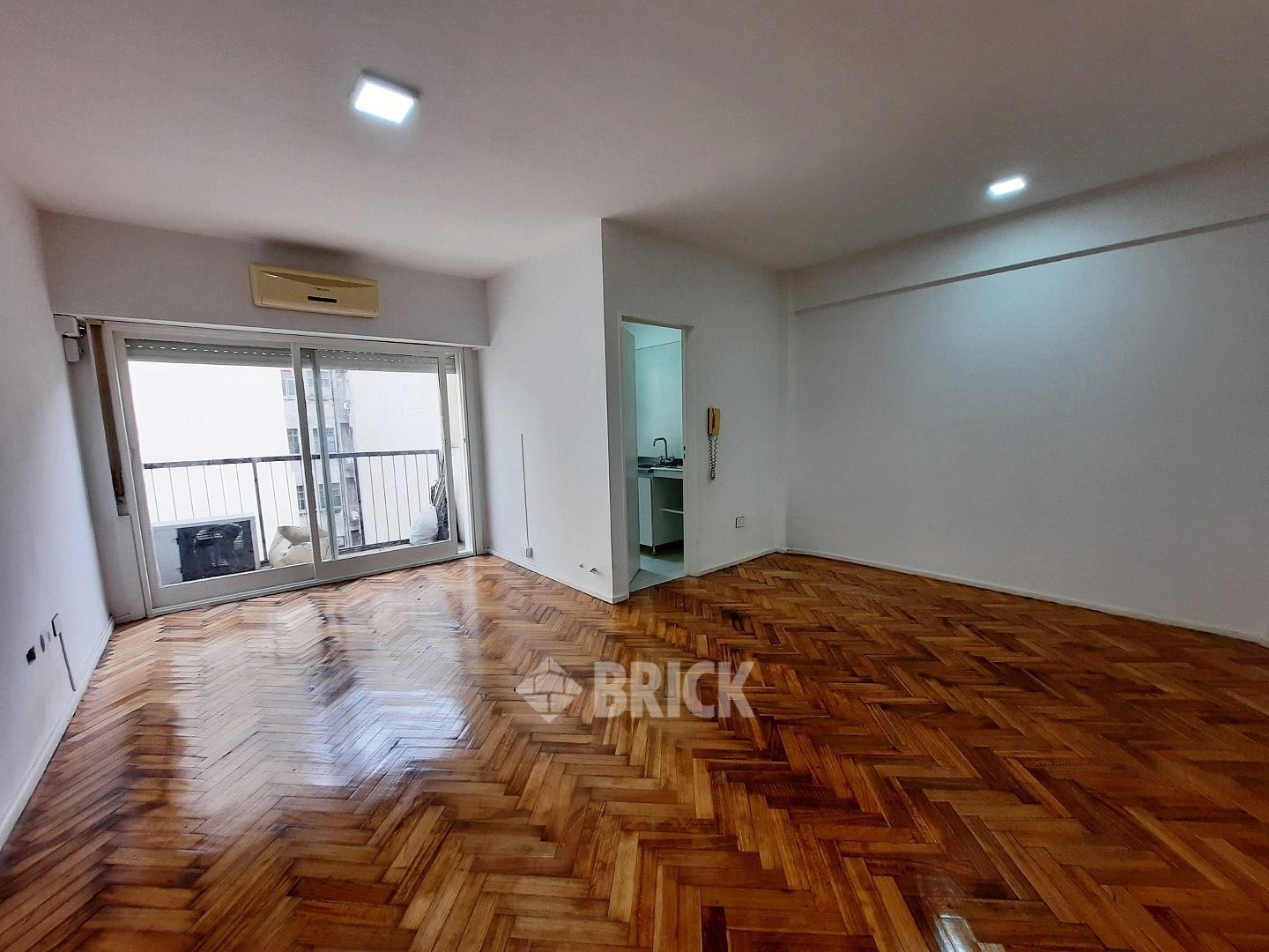 SUIPACHA al 700 Piso 12 1