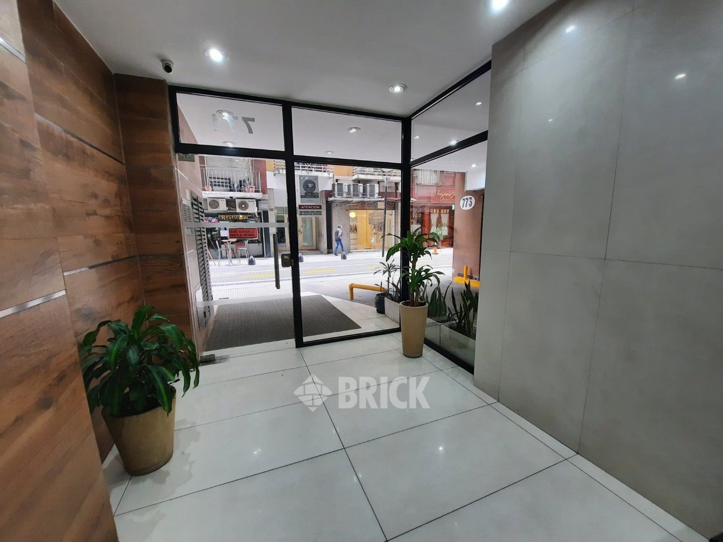 SUIPACHA al 700 Piso 12 21