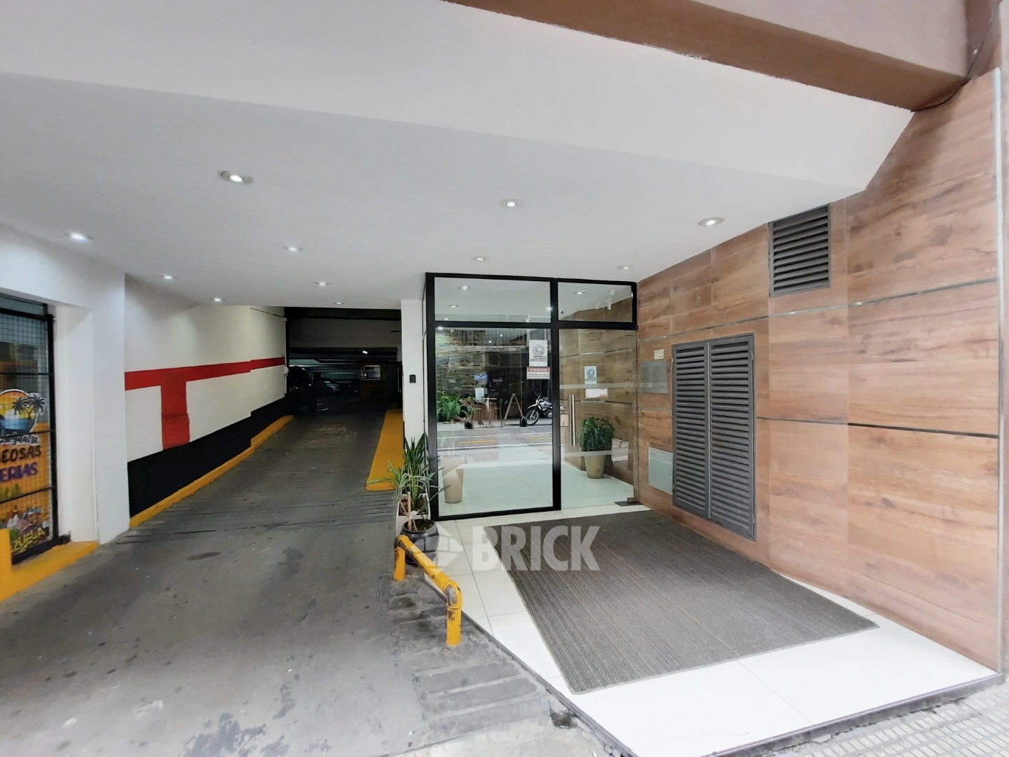 SUIPACHA al 700 Piso 12 24