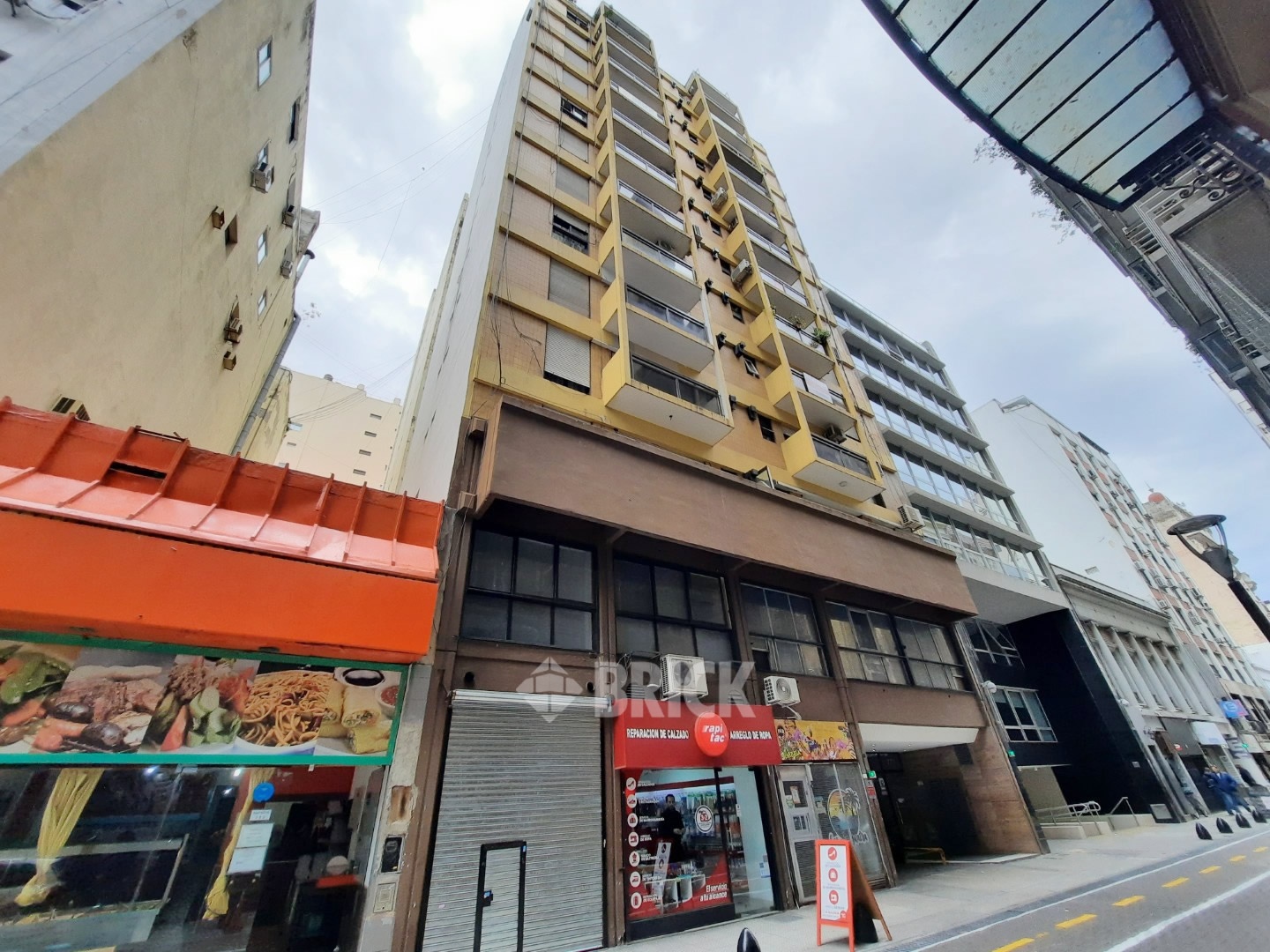 SUIPACHA al 700 Piso 12 25