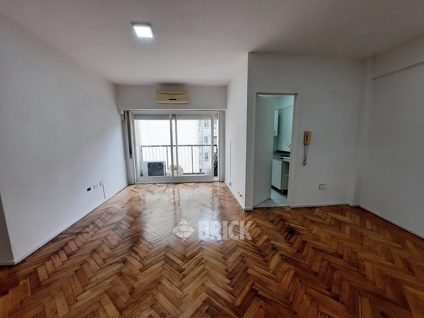 SUIPACHA al 700 Piso 12 3