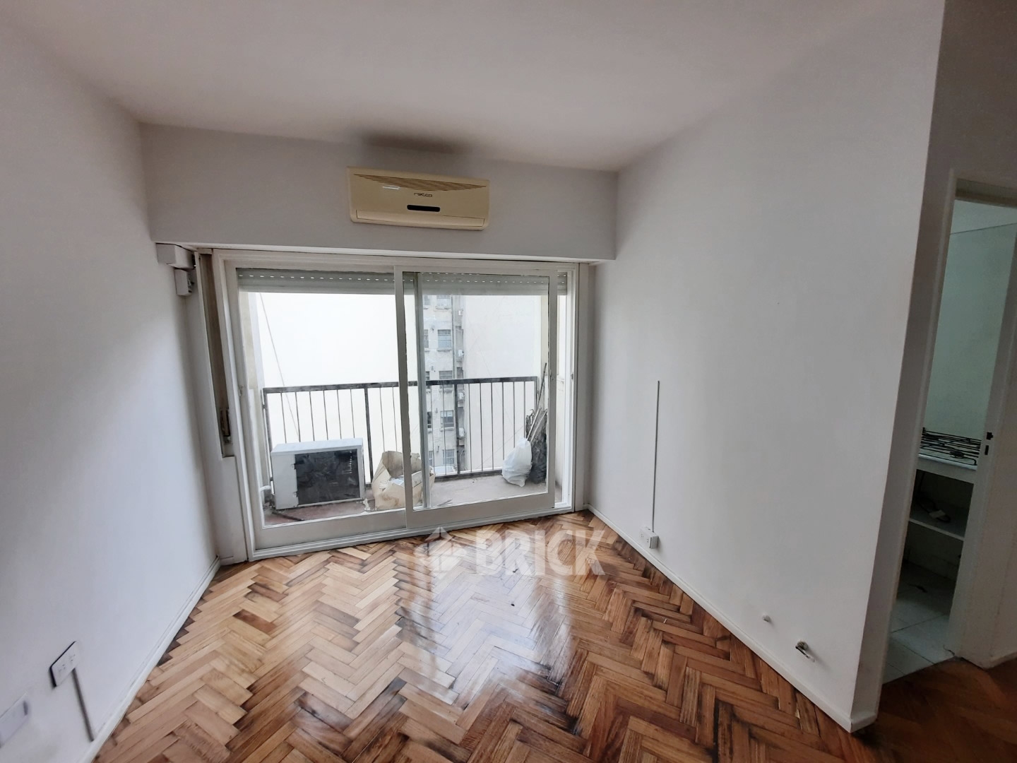 SUIPACHA al 700 Piso 12 5