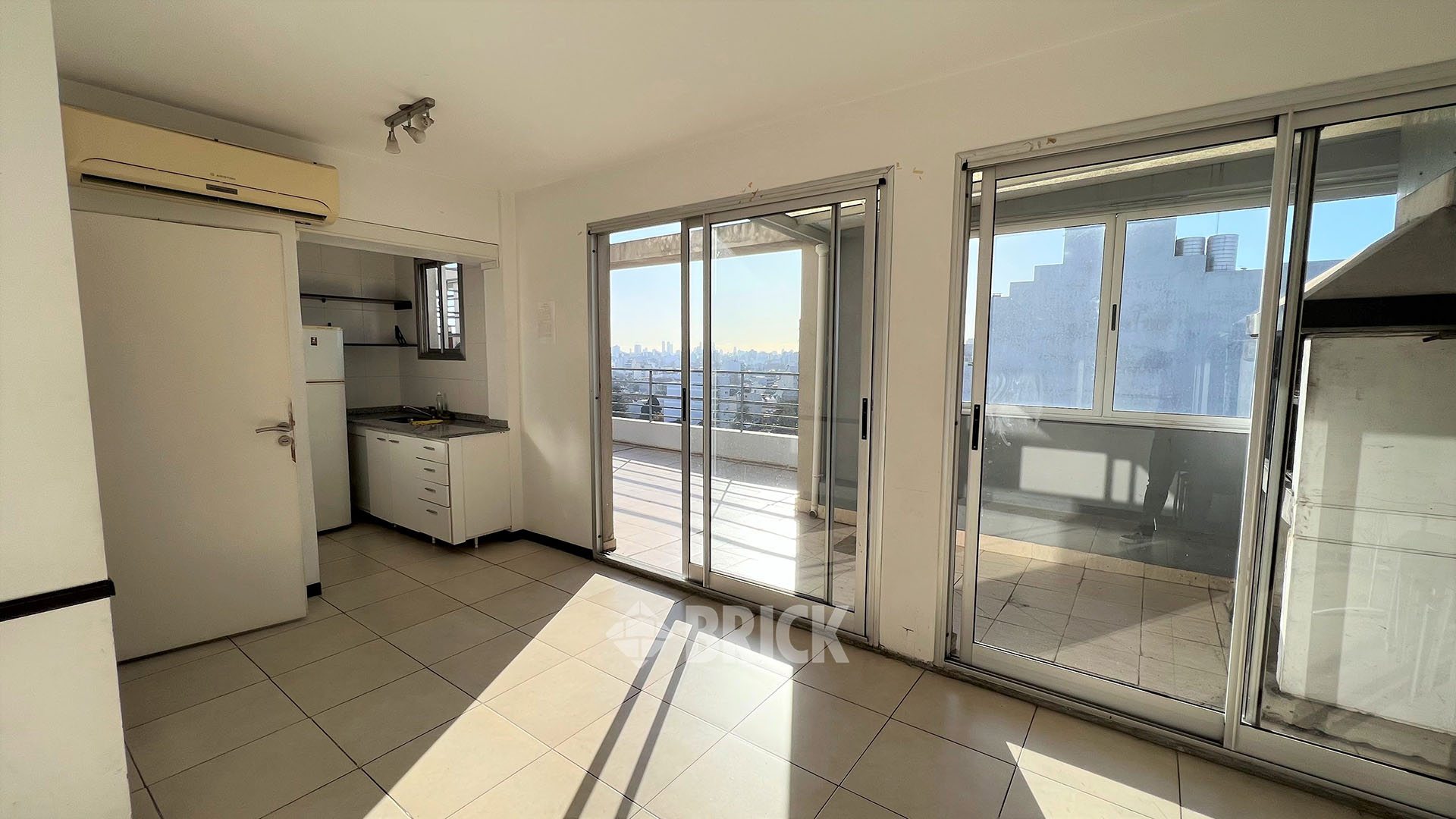 AVELLANEDA, AV. al 1700 Piso 7 16