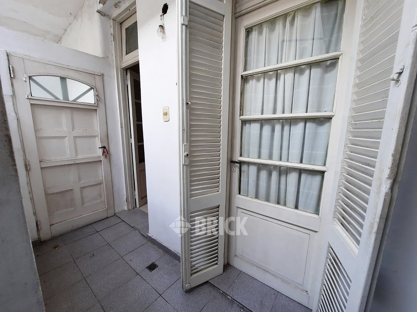 CASEROS, AV. al 2000 Piso 1 4